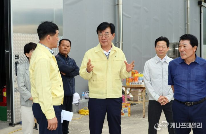 김성 장흥군수, 보리 수매현장 방문 ‘소통행정’
