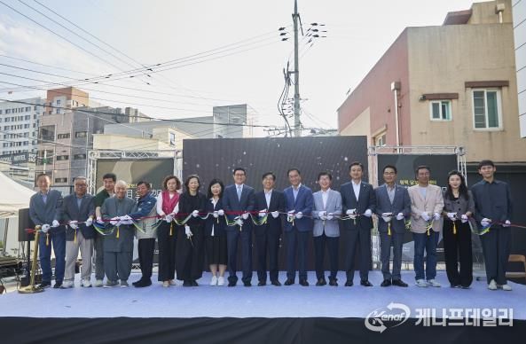 왼쪽부터 정장선 평택시장, 손철승 ㈜SK가스 부사장