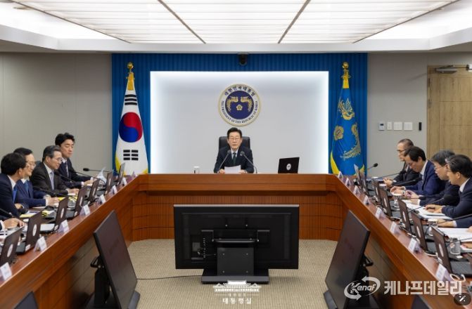 제13차 대통령 주재 수석·보좌관 회의