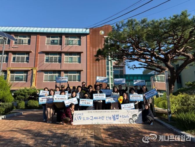 소년 대상 등굣길 딥페이크 성범죄 예방 캠페인