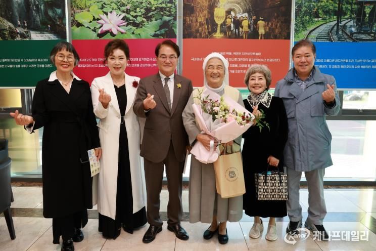 청도군, 이해인 시인과 함께한 ‘제21회 들꽃시축제’성황리에 개최(청도 공공시설사업소 청소년수련관)